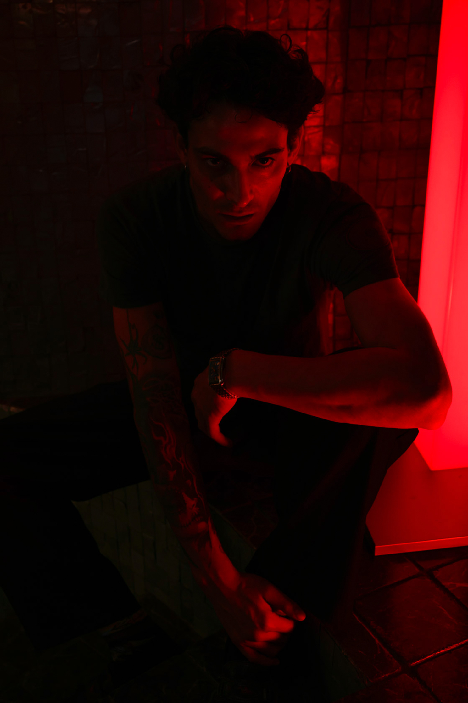Red light lifestyle portrait by Simone Slawitz